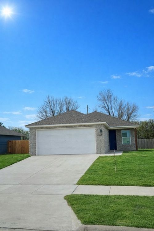 1813 E Annette Dr, Siloam Springs, AR, 72761-6055 | Card Image