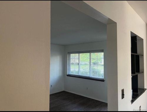 5865 N N Parent Street, Westland, MI, 48185 | Card Image