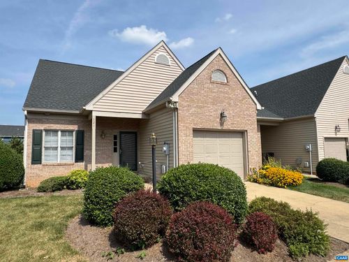 121 Bryant Dr, WAYNESBORO, VA, 22980-7482 | Card Image