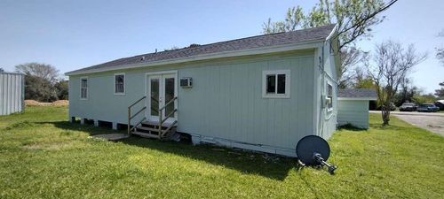 122 S Circle Dr, Liverpool, TX, 77577-9722 | Card Image