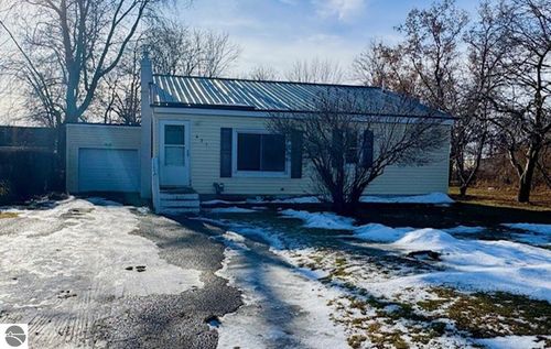 421 Brown Street, St Louis, MI, 48880 | Card Image