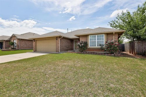 508 Manhattan Dr, Moore, OK, 73160-5009 | Card Image