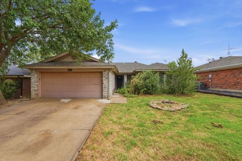6017 Sundown Dr, Watauga, TX, 76148-1351 | Card Image
