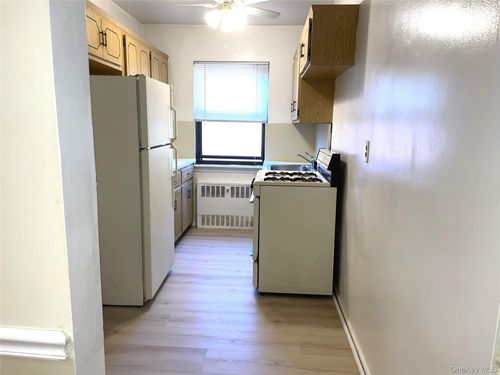 apt-c-22 Lawrence Dr, White Plains, NY, 10603-1353 | Card Image