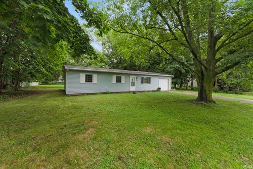 300 E Pickwick Dr, Syracuse, IN, 46567-1715 | Card Image