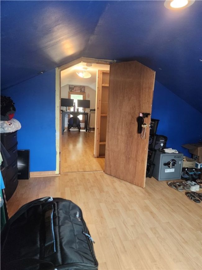 211 Fayette St, House other with 3 bedrooms, 1 bathrooms and 4 parking in Donegal PA | Image 14