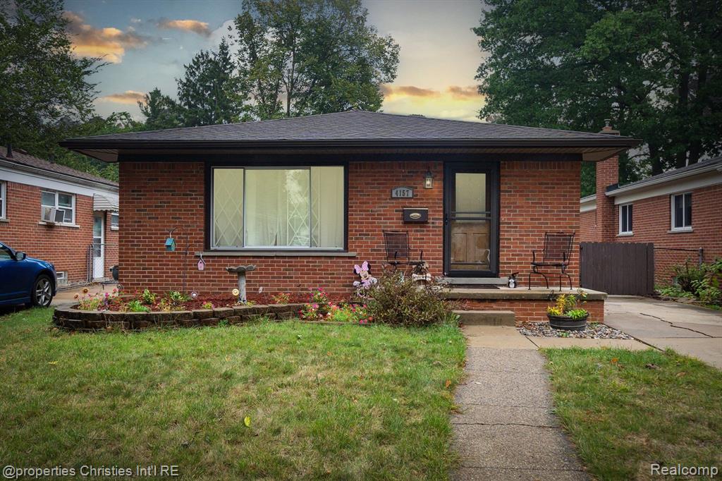 Harding St, Dearborn Heights, MI 48125