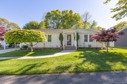 83-1407 Middle Rd, Calverton, NY, 11933-1447 | Card Image