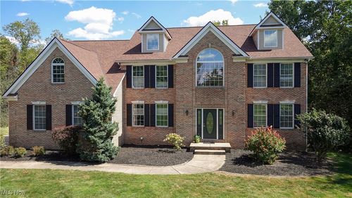 9565 Nighthawk Dr, Chagrin Falls, OH, 44023-1942 | Card Image
