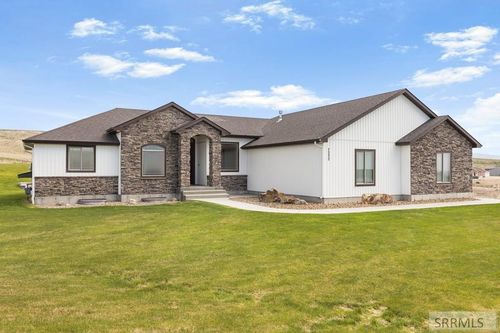 7232 E Middle Fork Rd, Idaho Falls, ID, 83406-4953 | Card Image