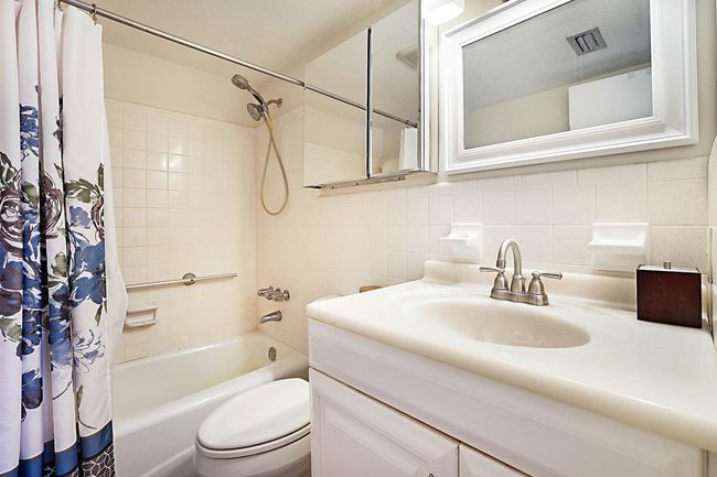 APT-343 - 1951 Ne 39 Th St, Condo with 2 bedrooms, 2 bathrooms and null parking in Lighthouse Point FL | Image 23