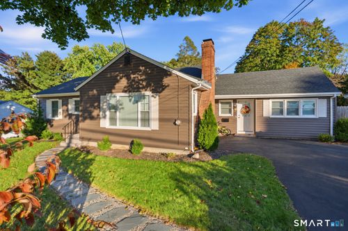 241 Vernon St, Manchester, CT, 06042-3472 | Card Image