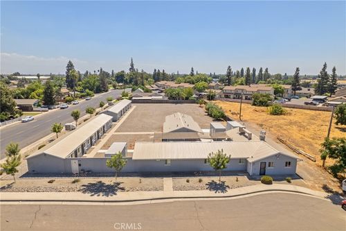 638 W Kern St, Dinuba, CA, 93618-2607 | Card Image