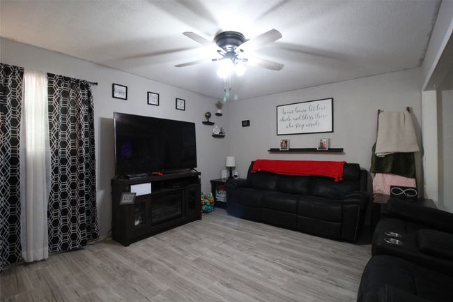 1281 W Eden St, House other with 3 bedrooms, 1 bathrooms and null parking in Munday TX | Image 5