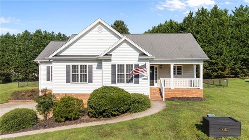 9512 Oakbrook Rdg, Rural Hall, NC, 27045-9148 | Card Image