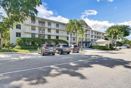 401-3636 Whitehall Dr, West Palm Beach, FL, 33401-1089 | Card Image