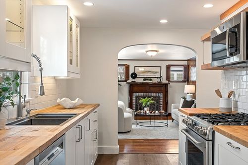 104 Myrtle Ave, Wakefield, MA, 01880-4016 | Card Image