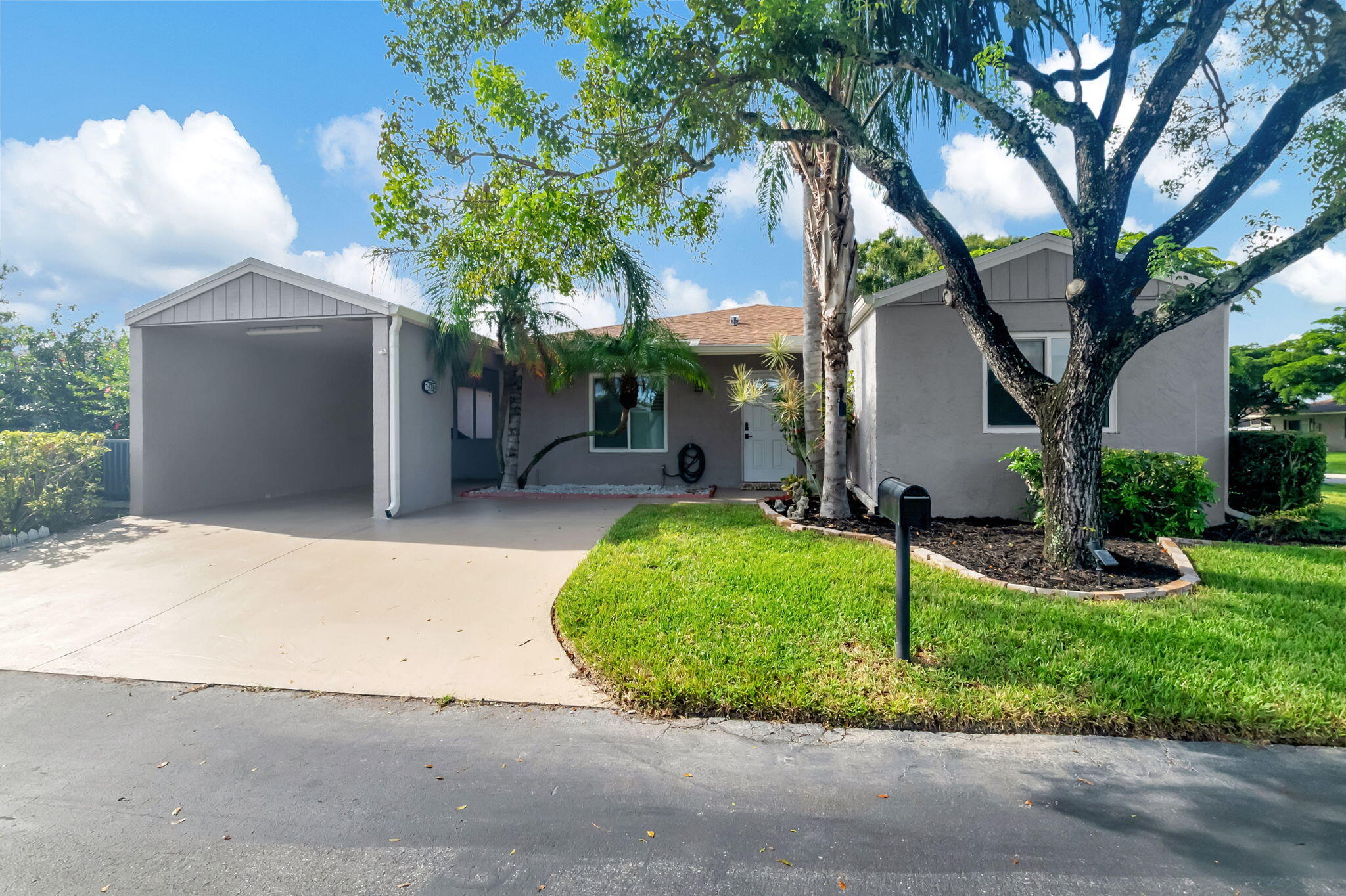 Wildflower Ln, Delray Beach, FL 33446