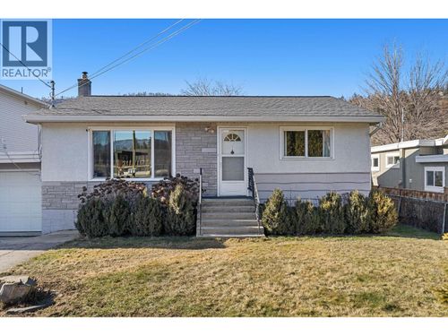 594 Snowsell St N, Kelowna, BC, V1V2C7 | Card Image