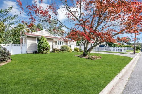 77 Jenkins Ave, North Babylon, NY, 11703-5009 | Card Image