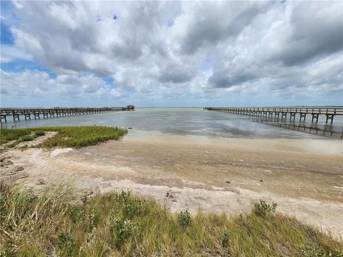 135 Dockside Dr, Rockport, TX, 78382-4437 | Card Image