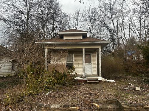 516 W Elm St, Harrisburg, IL, 62946-1208 | Card Image