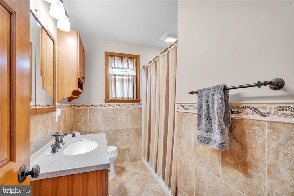 Residential in MAPLE SHADE 5