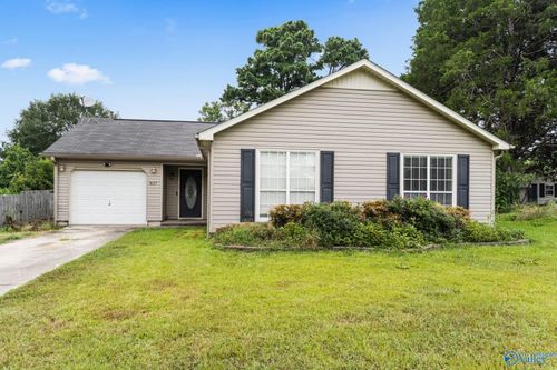 827 Nance Ford Rd Sw, Hartselle, AL, 35640-9004 | Card Image