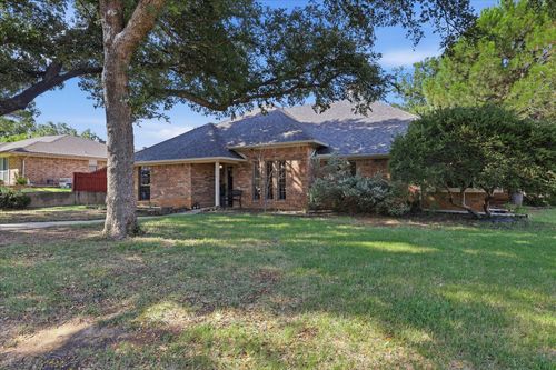 1614 Crested Butte Dr, Lewisville, TX, 75077-7517 | Card Image