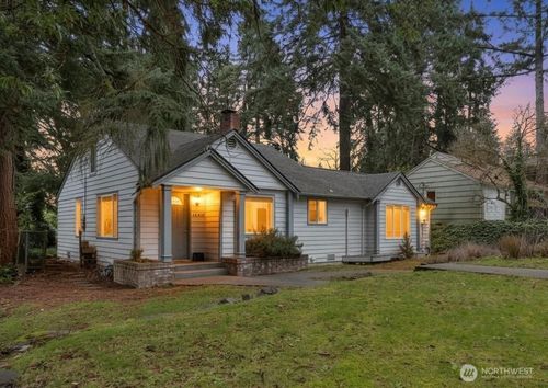 12818 8th Ave Ne, Seattle, WA, 98125-3911 | Card Image