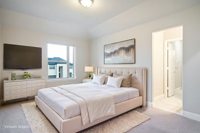 Upstairs bedroom with ensuite bath | Image 29