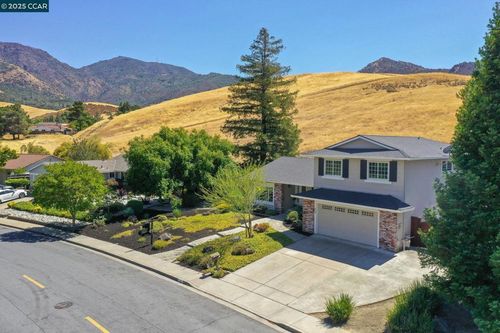 33 El Molino Dr, Clayton, CA, 94517-1705 | Card Image