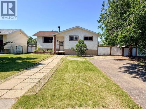 9101 7 Street, Dawson Creek, BC, V1G3M7 | Card Image