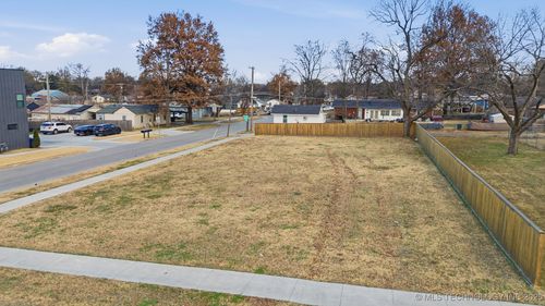 202 Elgin St, Broken Arrow, OK, 74012-3929 | Card Image