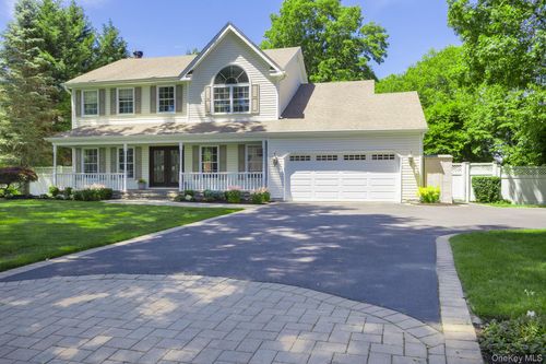 17 Dorfer Ln, Nesconset, NY, 11767-1068 | Card Image