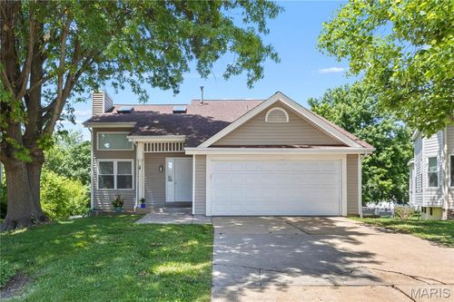 110 Aspencade Cir, Saint Peters, MO, 63376-3694 | Card Image