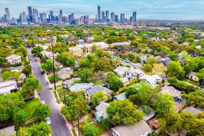 1713 S 5 Th St, House other with 2 bedrooms, 1 bathrooms and 2 parking in Austin TX | Image 25