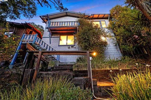 1012 Elbert St, Oakland, CA, 94602-1320 | Card Image
