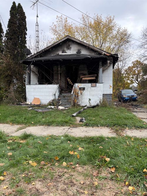 911 Lexington Avenue, Flint, MI, 48507 | Card Image