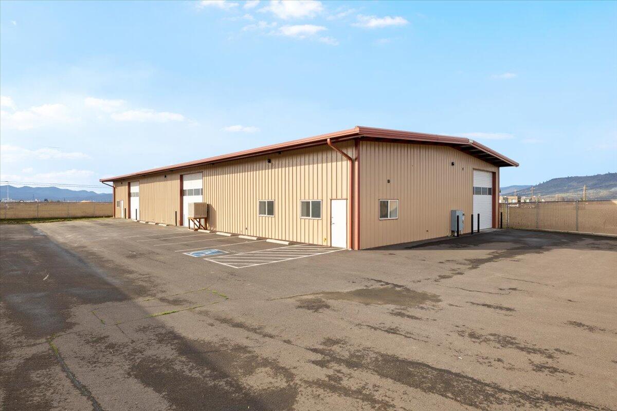 Commercial Sale in White City 4