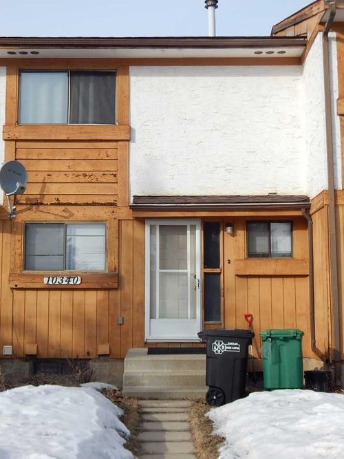 10340 98 Avenue, Home with 3 bedrooms, 1 bathrooms and 2 parking in High Level AB | Card Image