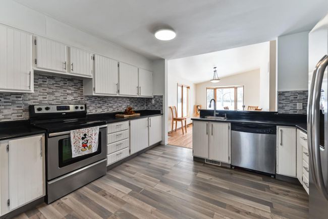 7027 20 Street Se, Home with 4 bedrooms, 3 bathrooms and 2 parking in Calgary AB | Image 2