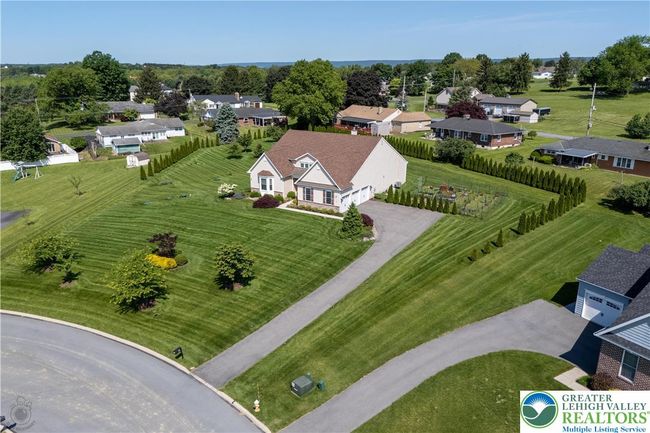 222 Danbury Dr, House other with 3 bedrooms, 3 bathrooms and null parking in Nazareth PA | Image 41