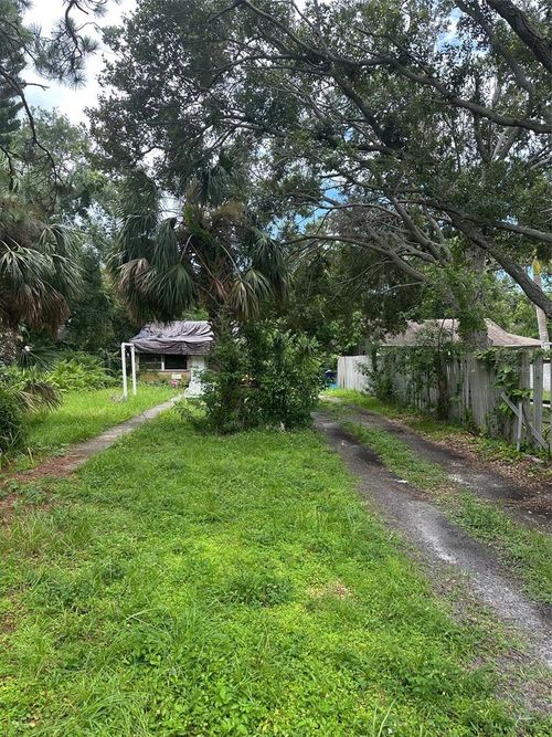 802 34th Ave S, St Petersburg, FL, 33705-3734 | Card Image