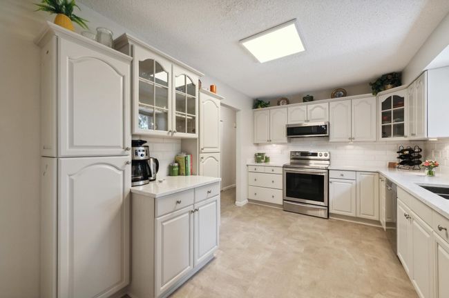 4037 196 A St, House other with 6 bedrooms, 3 bathrooms and 6 parking in Langley BC | Image 12