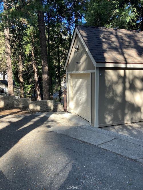 22980 Crest Forest Dr, Crestline, CA, 92325-9516 | Card Image