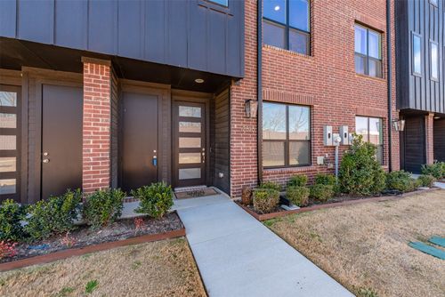 2828 Addison Park Ln, Fort Worth, TX, 76110-3555 | Card Image