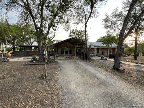 512 Brown Ln, Floresville, TX, 78114-3119 | Card Image