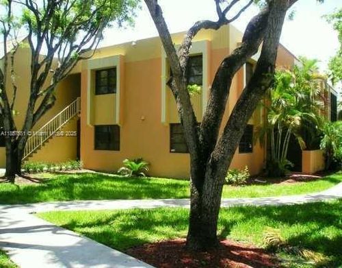 b-7957 Sw 104th St, Miami, FL, 33156-8215 | Card Image