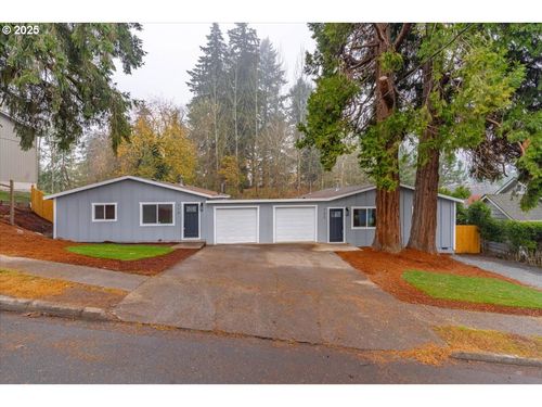 712 12th Ave, Sweet Home, OR, 97386-2203 | Card Image